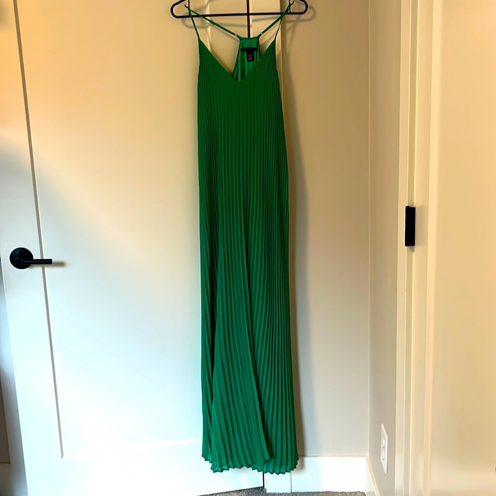 Victoria’s Secret Kelly Green accordion style dress